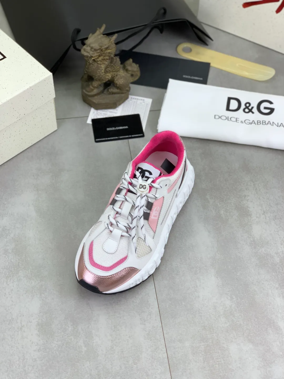 Men's men's shoes 💰P580💰[New model] Couple 🧑‍🤝‍🧑 style Top original order quality Synchronized with "DOLCE&GABBANA [Dolce & Gabbana] ~ High quality." Effect Low-top casual DG men's shoes, loved by many celebrities, using high-end imported top-layer calfskin splicing design + cowhide feet, simple and elegant, perfectly interpreting the latest inspiration of shoes, integrating classics and fashion. Luxurious dreams, dominating fashion Suitable for drivers, light and comfortable to drive, light and breathable for outdoor travel, high-end quality, trustworthy, 6️⃣colors🉑️ to choose from! Code number: 35-46